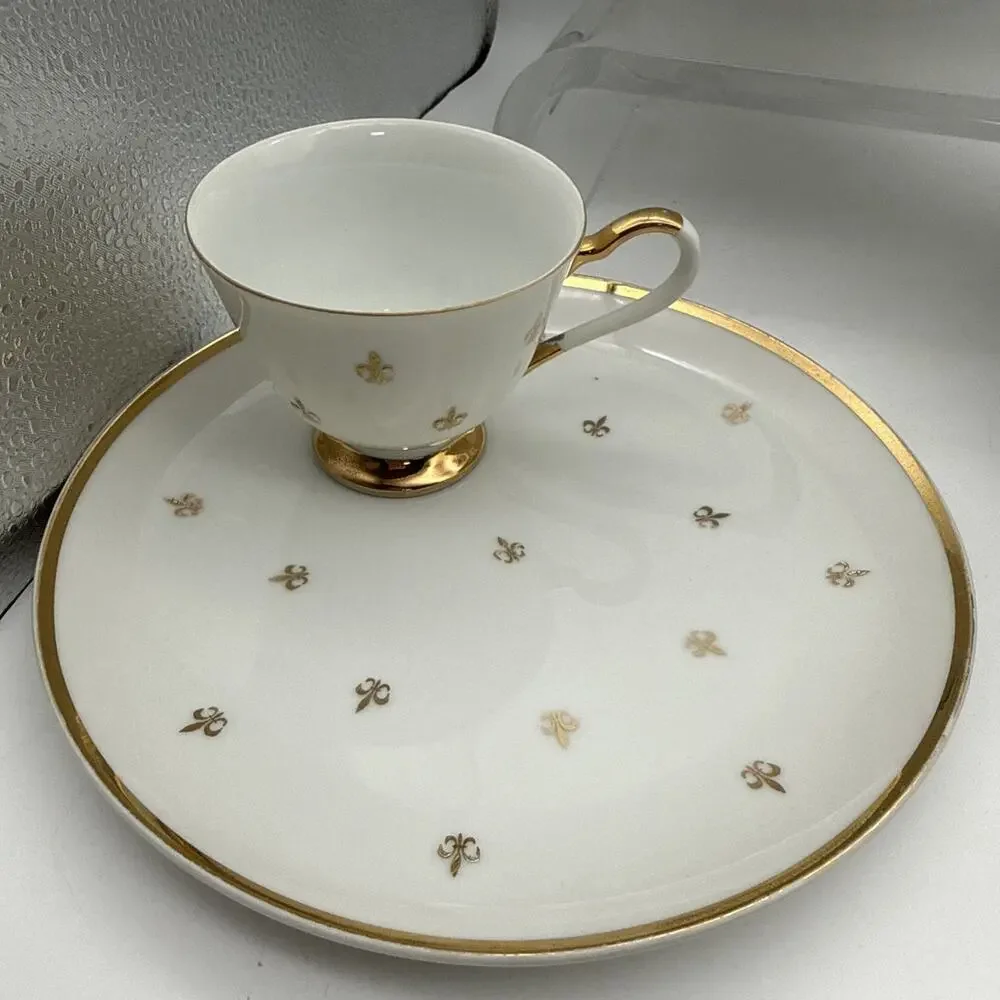 Set Of 7 (50-60's) Fleur de Lis Snack Set Gold & White -Plates & Tea/Coffee Cups